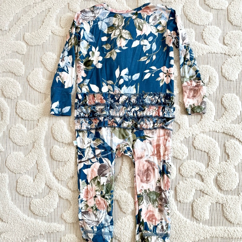 Posh Peanut Blue Rose ruffled footie NWT! - Picture 4 of 4